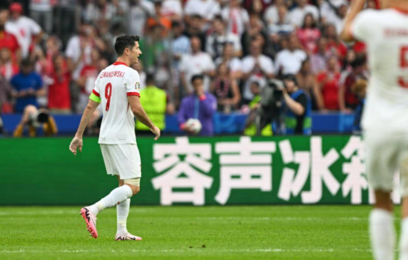 爱游戏ayx官网入口-莱万多夫斯基官方宣布重返赛场新规，G2引发争议！